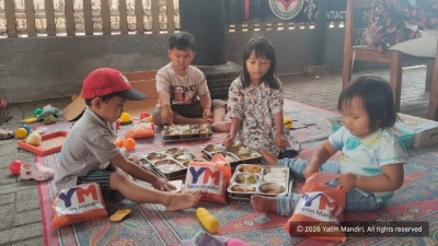 Yatim Mandiri Batu Salurkan 30 Paket Gizi Balita, Dukung Tumbuh Kembang Generasi Sehat di Posyandu Laly