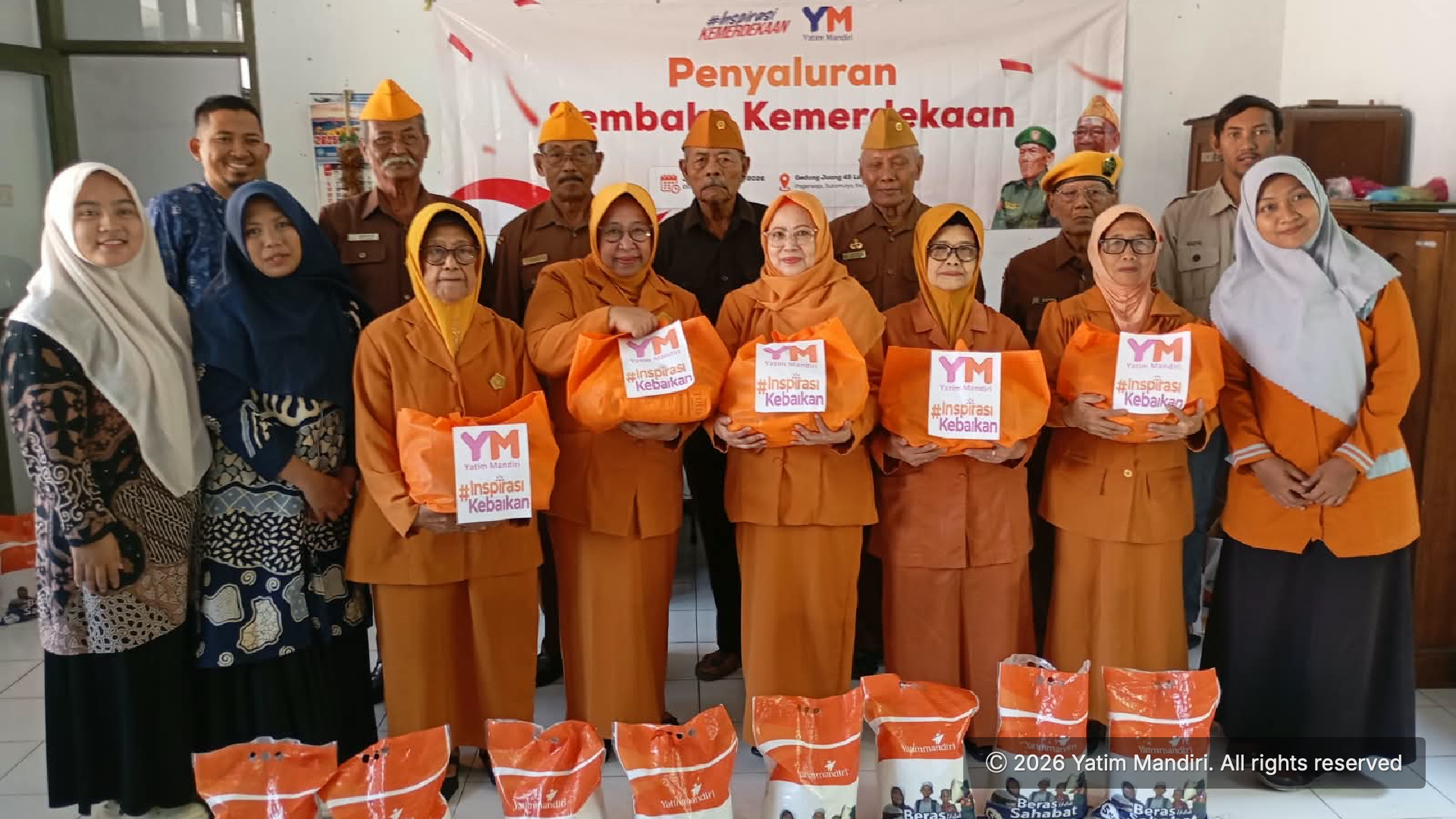 Yatim Mandiri Lamongan Salurkan Sembako Kemerdekaan untuk Veteran Pejuang