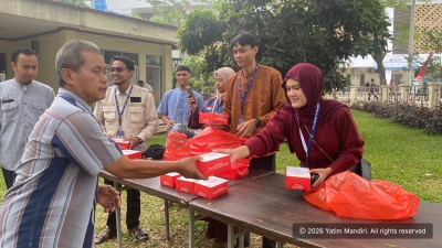 Yatim Mandiri Serang Tebar Kebaikan Melalui Program Jumat Berbagi Berkah di Masjid RSUD Banten