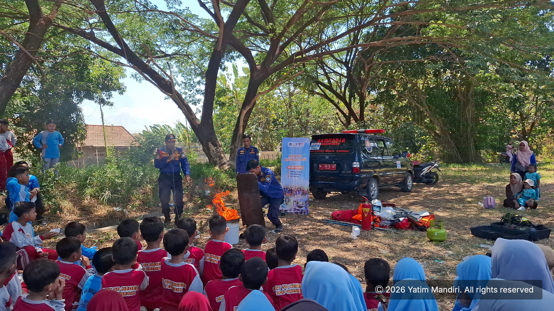 Rekan Mengajar dan HIMATIKA Hadirkan Pembelajaran Seru untuk Siswa UPT SDN 206 Gresik