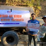 Yatim Mandiri Yogyakarta Salurkan 10 Tangki Air Bersih untuk Warga Dermojurang