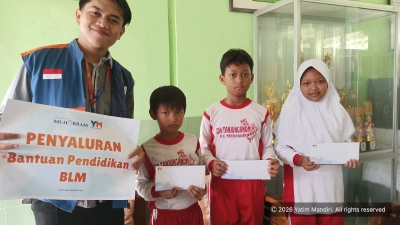 Yatim Mandiri Magelang Salurkan Bantuan Pendidikan untuk Tiga Siswa SDN Tanjungsari