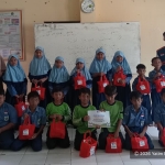 Yatim Mandiri Sragen Salurkan Paket Gizi dan Kenalkan Program Pendidikan kepada Siswa MI Raudhatul Sholihin