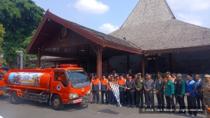 Yatim Mandiri Tulungagung Bersama Pemerintah dan Lembaga Mitra Salurkan Air Bersih untuk Warga Terdampak Kekeringan