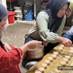 Kampung Mandiri Dorong Masyarakat Belajar dan Berkarya Melalui Praktik Membuat Puding Gula Aren