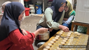 Kampung Mandiri Dorong Masyarakat Belajar dan Berkarya Melalui Praktik Membuat Puding Gula Aren