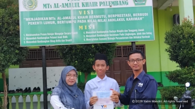 Yatim Mandiri Salurkan Bantuan Pendidikan untuk Salman, Siswa MTs di Palembang