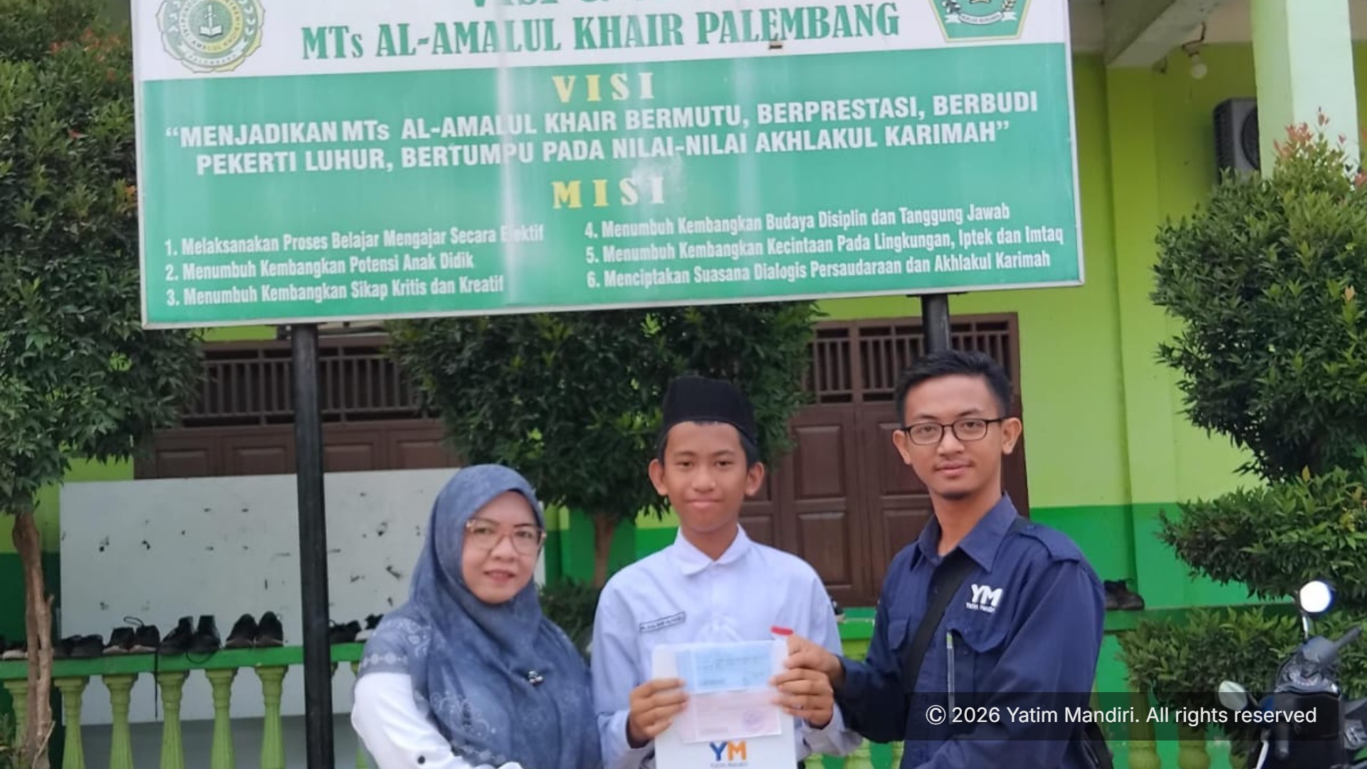 Yatim Mandiri Salurkan Bantuan Pendidikan untuk Salman, Siswa MTs di Palembang